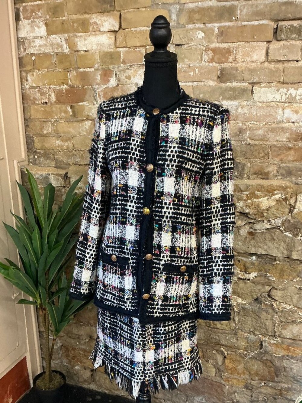 Carlisle Collection Muti-Color Tweed Suit- Black & White with Gold buttons Sz 4